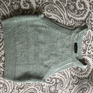 Cute crop top (never worn)